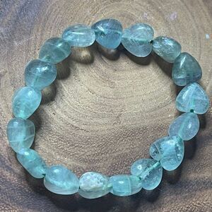 Green fluorite heart shape 10mm 7” ONE beaded stretch bracelet new crystal beads